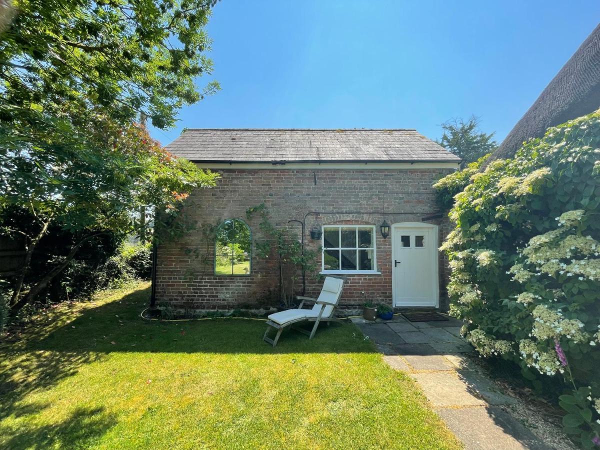 Little Barn Hotel Buckland Newton Exterior foto